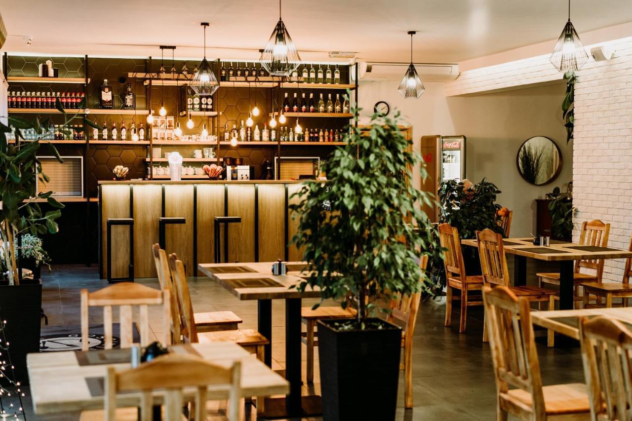Gosciniec Zacisze I Blisko A2 Dabie-Uniejow I Restauracja Bed & Breakfast Ngoại thất bức ảnh